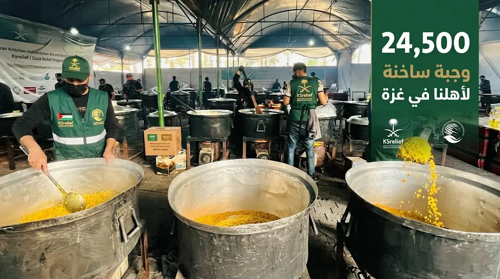 السعودية تكثف عملياتها الإغاثية في غزة وتوزع 24,500 وجبة ساخنة مع دخول ذي الحجة